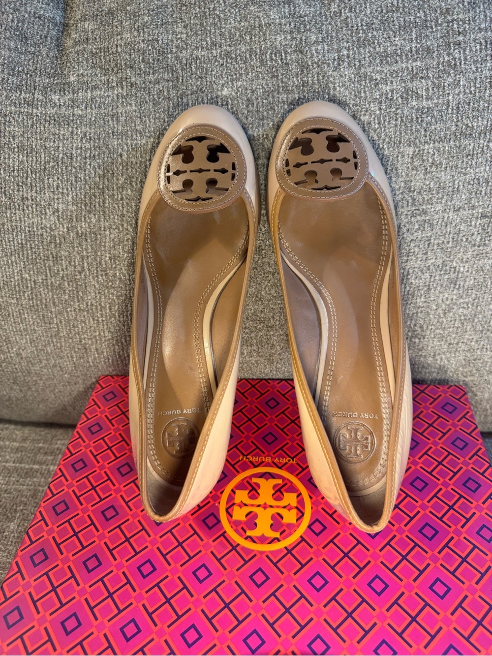 Tory Burch Louisa 60MM Pumps Beige/Tan Leather Stacked Wooded Wedge Size 8.5 - Picture 7 of 11